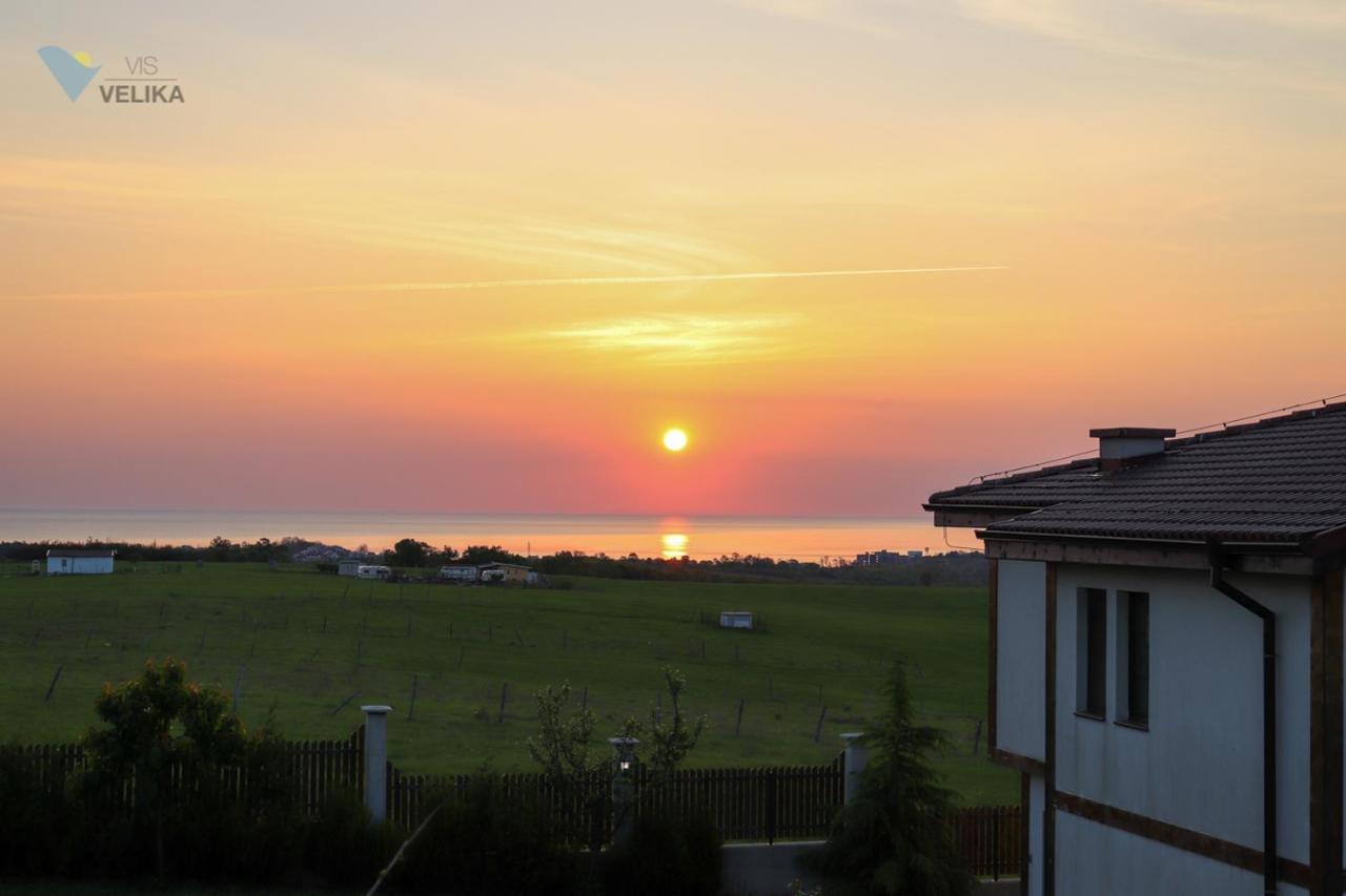 Bed and Breakfast Vis Velika Esterno foto