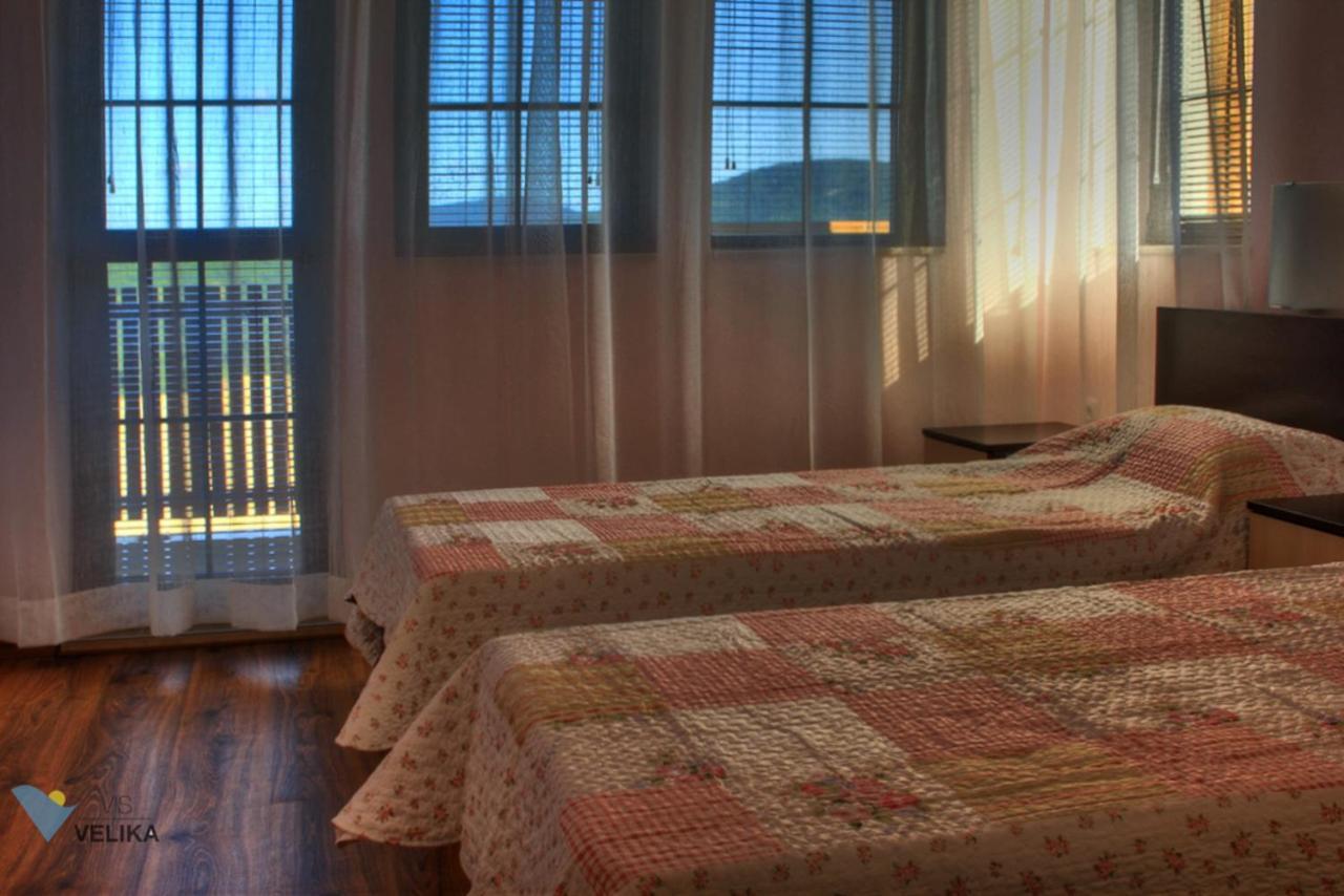 Bed and Breakfast Vis Velika Esterno foto
